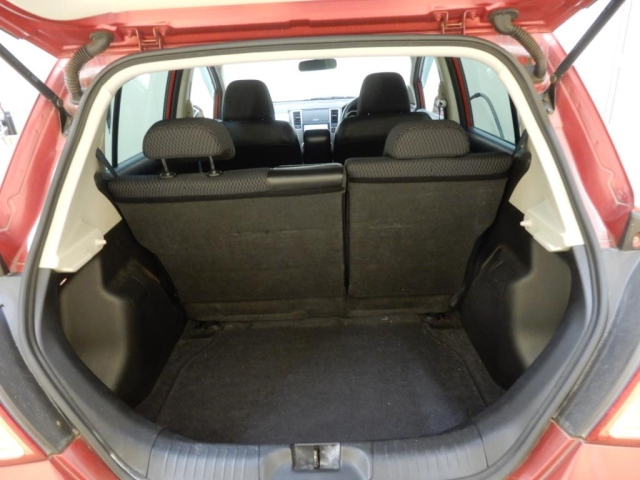 NISSAN TIIDA 2010