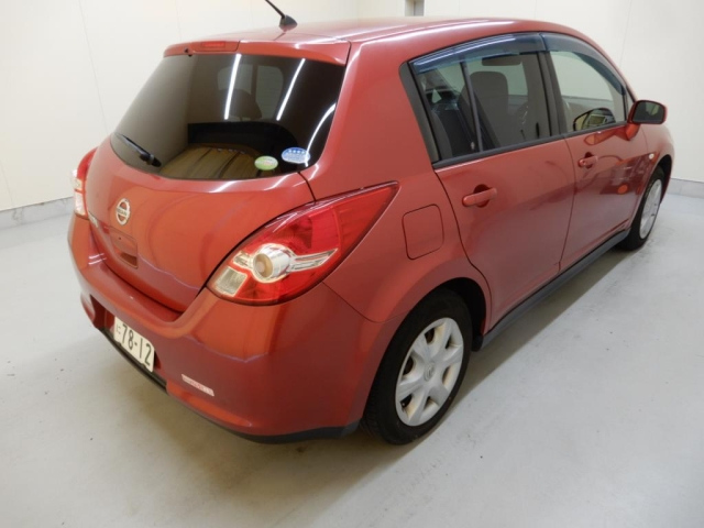 NISSAN TIIDA 2010