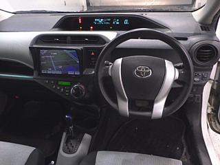 TOYOTA AQUA 2013
