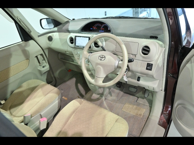 TOYOTA PORTE 2011
