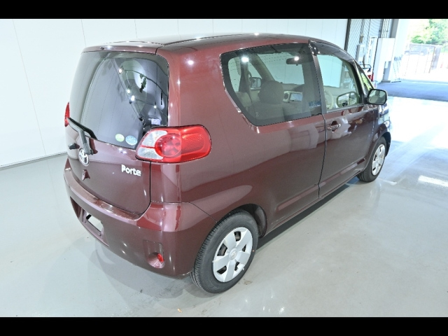 TOYOTA PORTE 2011