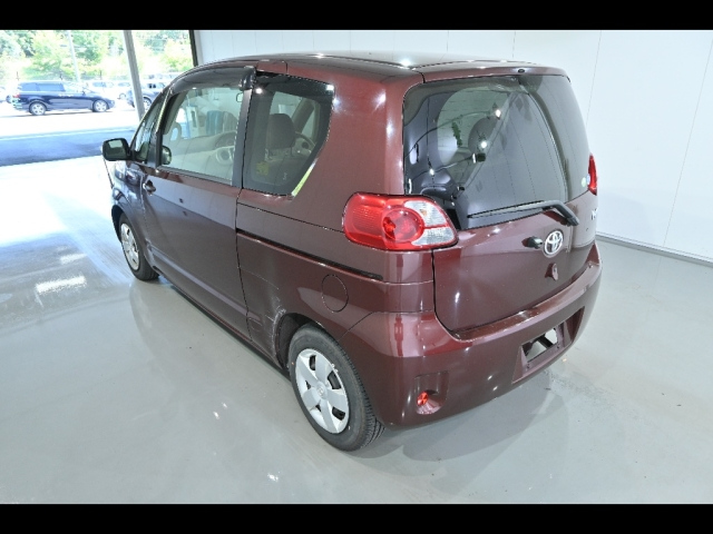 TOYOTA PORTE 2011
