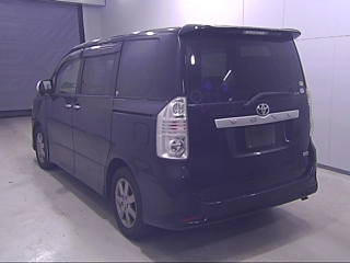 TOYOTA VOXY 2009