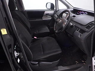 TOYOTA VOXY 2009
