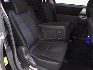 TOYOTA VOXY 2009