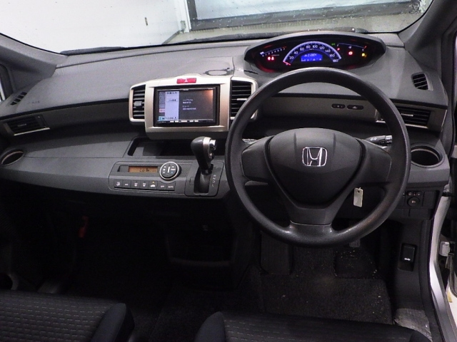 HONDA FREED 2011