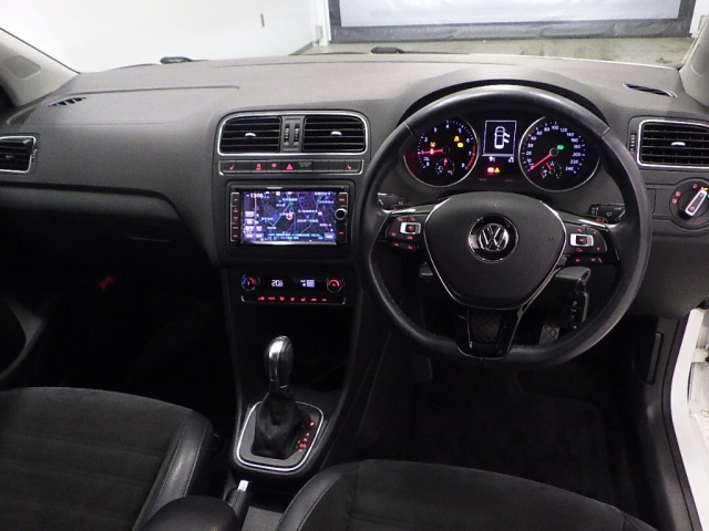 VOLKSWAGEN POLO 2016