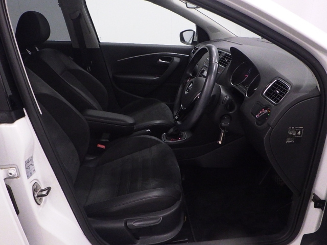VOLKSWAGEN POLO 2016