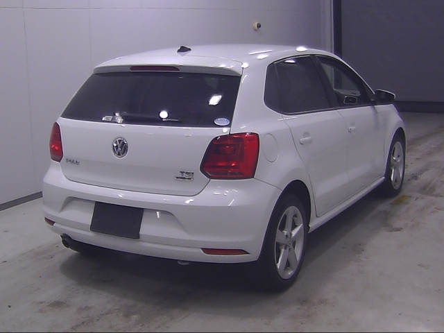 VOLKSWAGEN POLO 2016