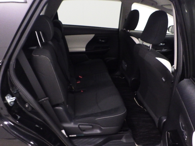 TOYOTA PRIUS ALPHA 2017