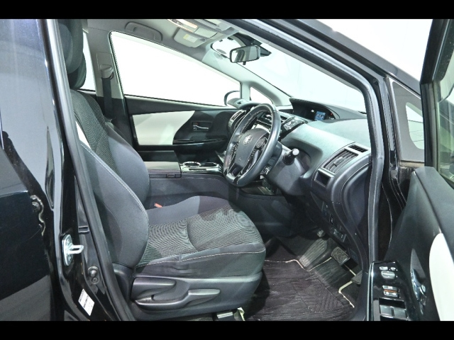TOYOTA PRIUS ALPHA 2016