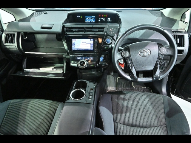 TOYOTA PRIUS ALPHA 2016