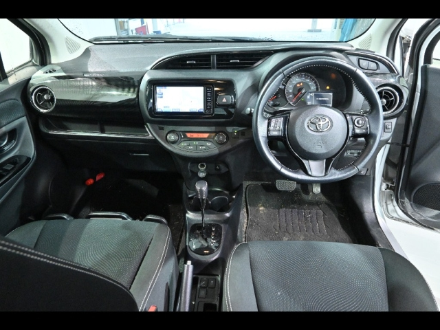 TOYOTA VITZ 2018