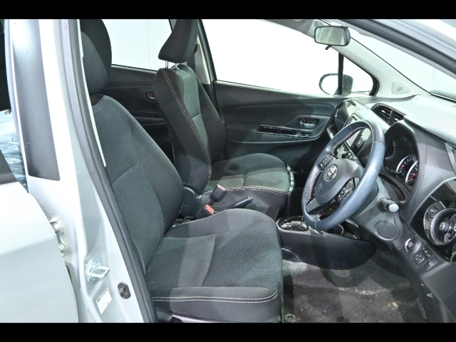 TOYOTA VITZ 2018
