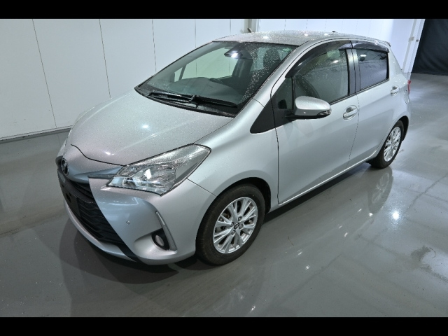TOYOTA VITZ 2018
