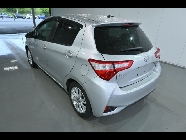 TOYOTA VITZ 2018