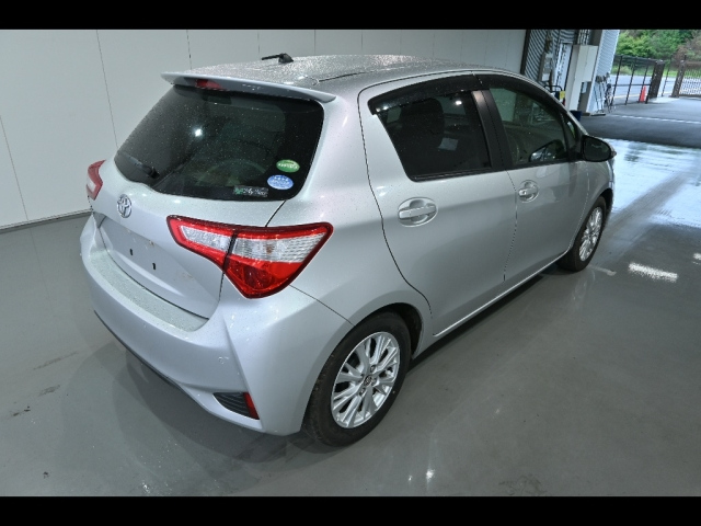 TOYOTA VITZ 2018