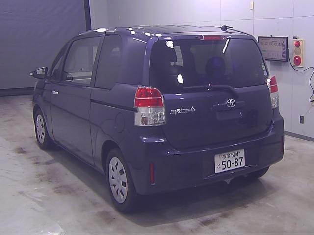 TOYOTA SPADE 2013
