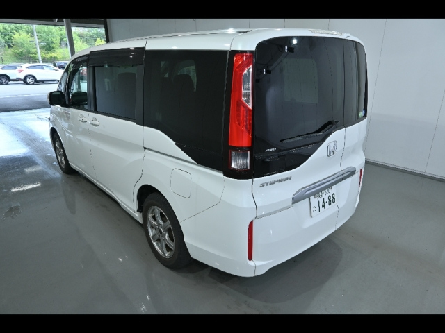 HONDA STEP WAGON 2015