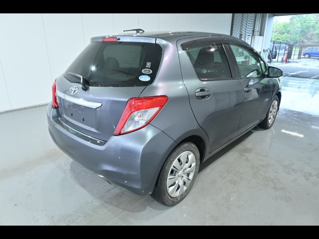 TOYOTA VITZ 2011
