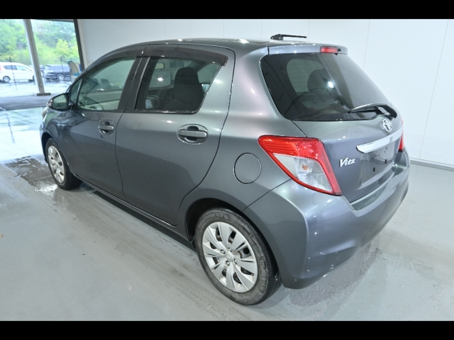 TOYOTA VITZ 2011