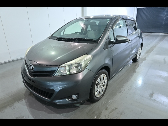 TOYOTA VITZ 2011