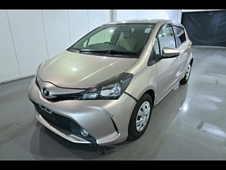 TOYOTA VITZ 2015