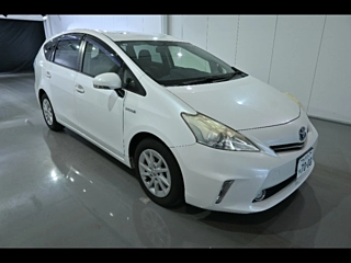 TOYOTA PRIUS ALPHA 2013