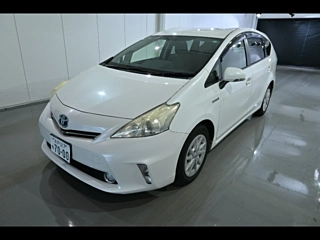 TOYOTA PRIUS ALPHA 2013