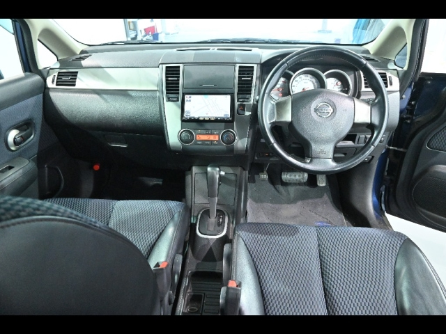 NISSAN TIIDA 2010