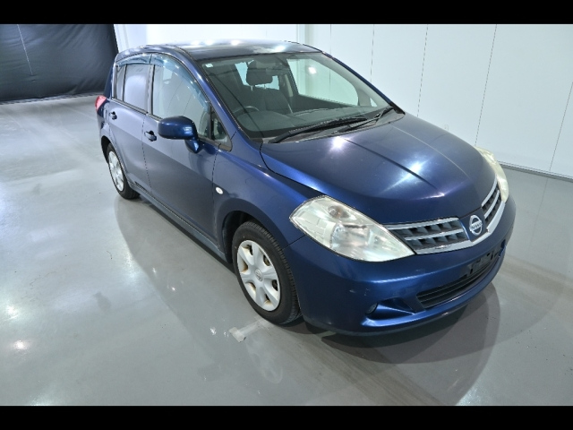 NISSAN TIIDA 2010
