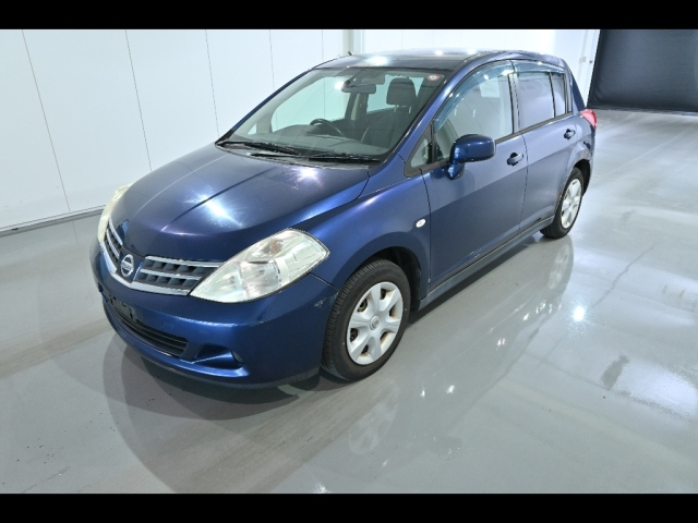 NISSAN TIIDA 2010