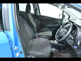 TOYOTA VITZ 2017