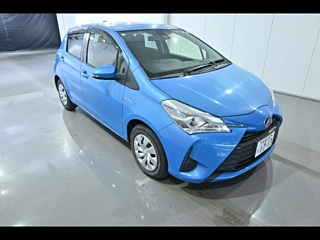 TOYOTA VITZ 2017
