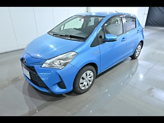 TOYOTA VITZ 2017