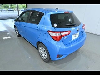 TOYOTA VITZ 2017