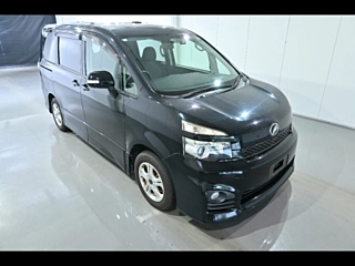 TOYOTA VOXY 2011