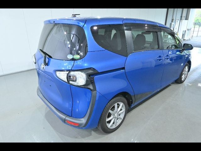TOYOTA SIENTA 2017
