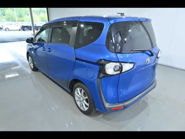 TOYOTA SIENTA 2017