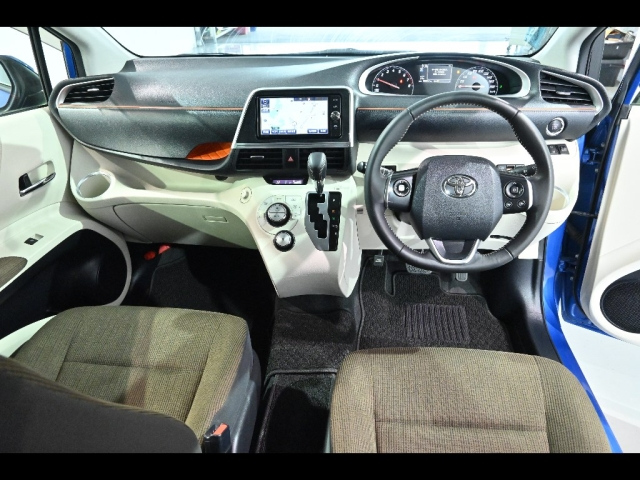 TOYOTA SIENTA 2017