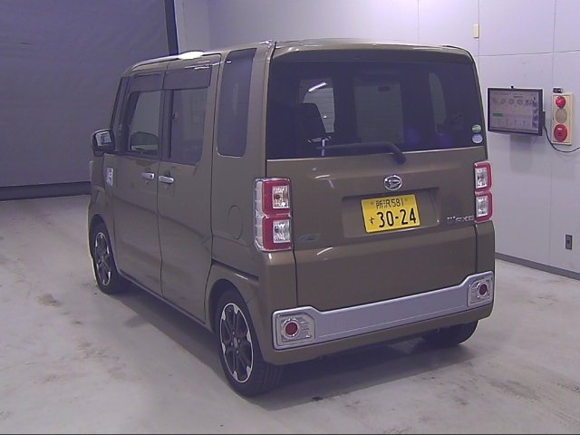 DAIHATSU WAKE 2015