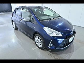 TOYOTA VITZ 2017