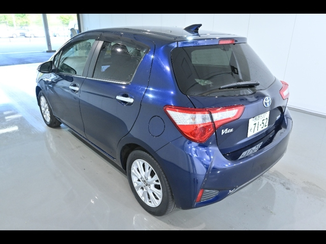 TOYOTA VITZ 2017