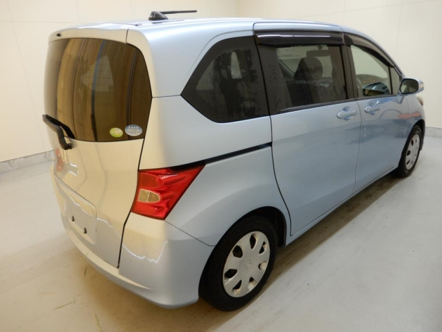 HONDA FREED 2008