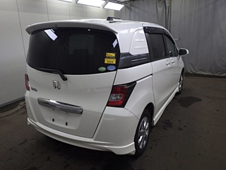 HONDA FREED 2011