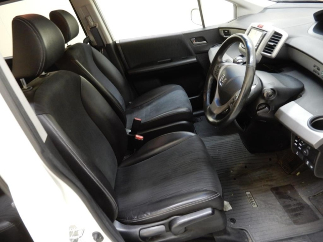 HONDA FREED 2011