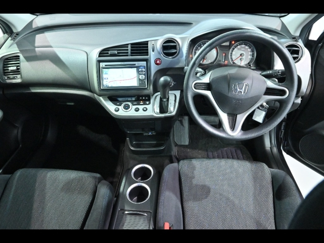 HONDA STREAM 2013