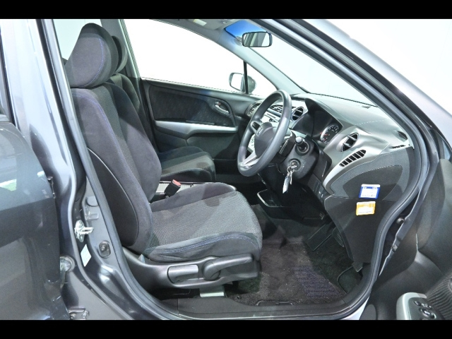 HONDA STREAM 2013