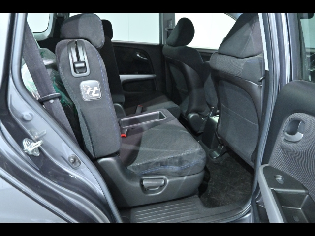 HONDA STREAM 2013