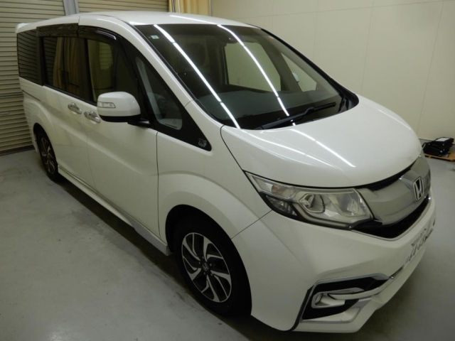 HONDA STEP WAGON 2017
